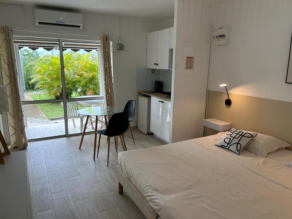 Superbe Studio Avec Piscine, Au Coeur De La Marina! Village Soleil ! Proche Aeroport & Ferry Le Gosier  Exterior foto