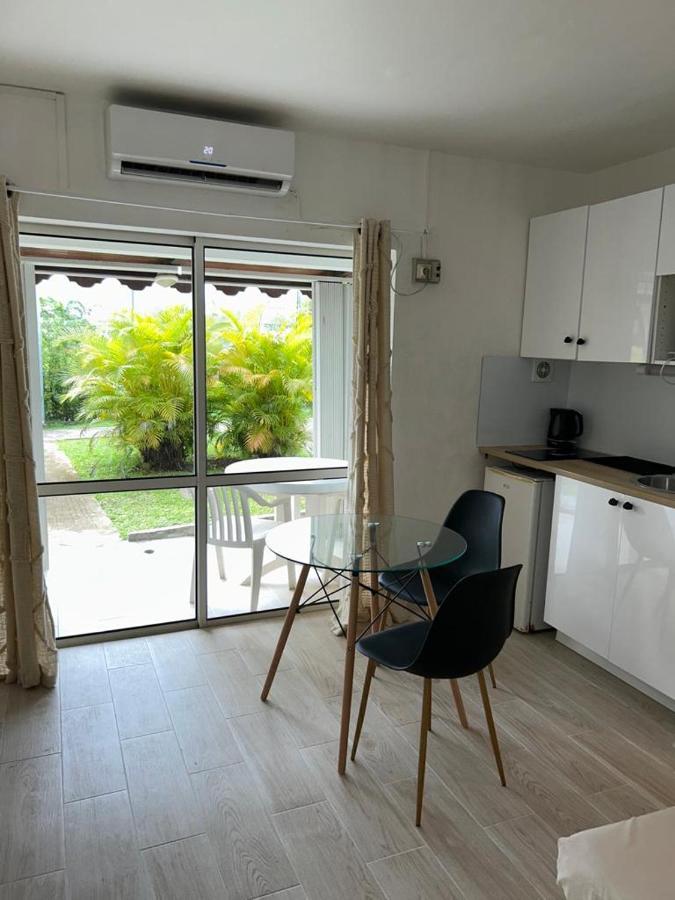 Superbe Studio Avec Piscine, Au Coeur De La Marina! Village Soleil ! Proche Aeroport & Ferry Le Gosier  Exterior foto