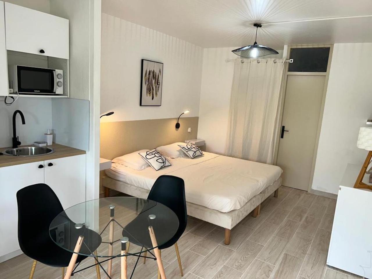 Superbe Studio Avec Piscine, Au Coeur De La Marina! Village Soleil ! Proche Aeroport & Ferry Le Gosier  Exterior foto
