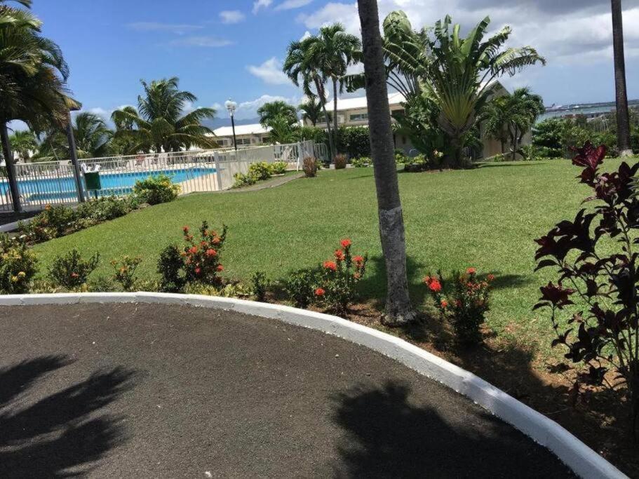 Superbe Studio Avec Piscine, Au Coeur De La Marina! Village Soleil ! Proche Aeroport & Ferry Le Gosier  Exterior foto