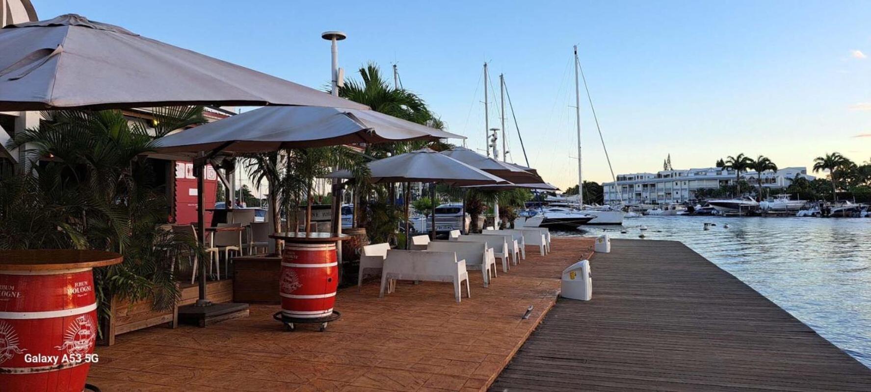 Superbe Studio Avec Piscine, Au Coeur De La Marina! Village Soleil ! Proche Aeroport & Ferry Le Gosier  Exterior foto